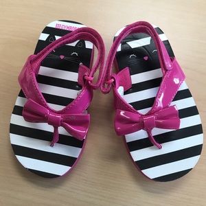 NWOT - Gymboree pink/black sandals w/bow 7/8